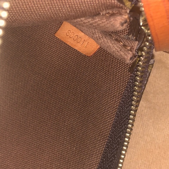 Authentic Vintage Louis Vuitton Pouchette! - Picture 5 of 7